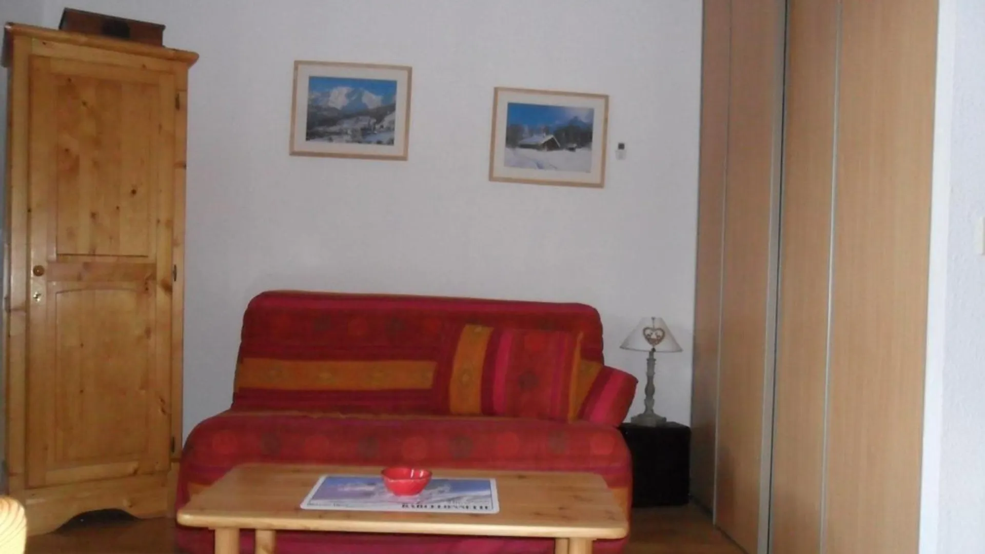 Studio Cabine Sud-Ouest Avec Balcon Et Parking A Barcelonnette - Fr-1-804-9