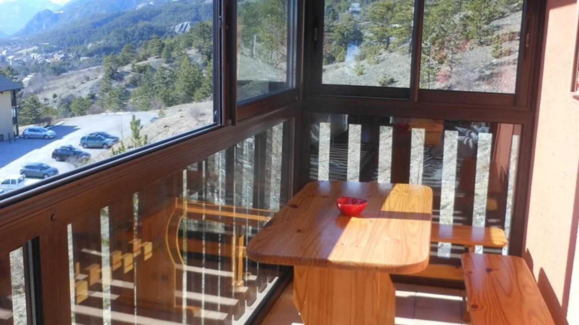 Studio Cabine Sud-Ouest Avec Balcon Et Parking A Barcelonnette - Fr-1-804-9