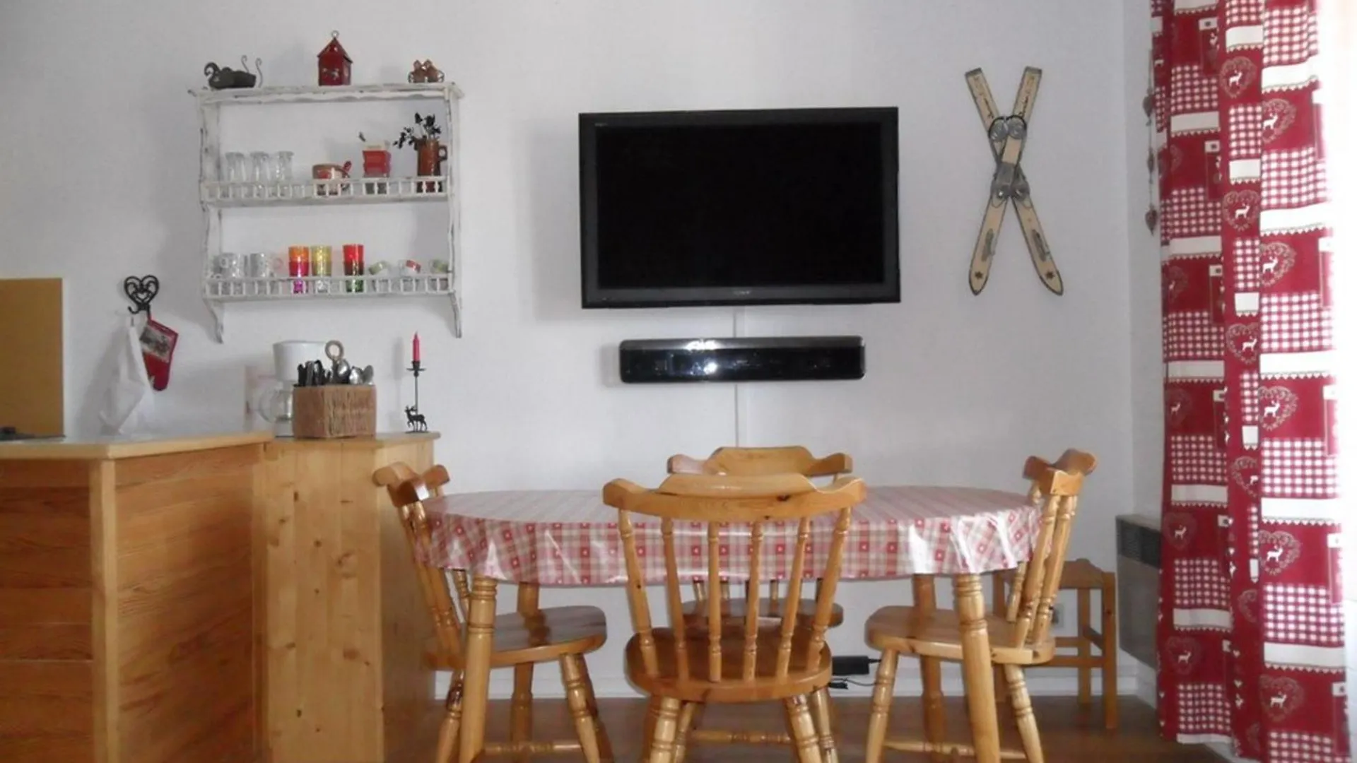 Studio Cabine Sud-Ouest Avec Balcon Et Parking A Barcelonnette - Fr-1-804-9 0*,